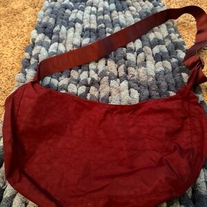 BAGGU Medium Crescent Bag Oxblood